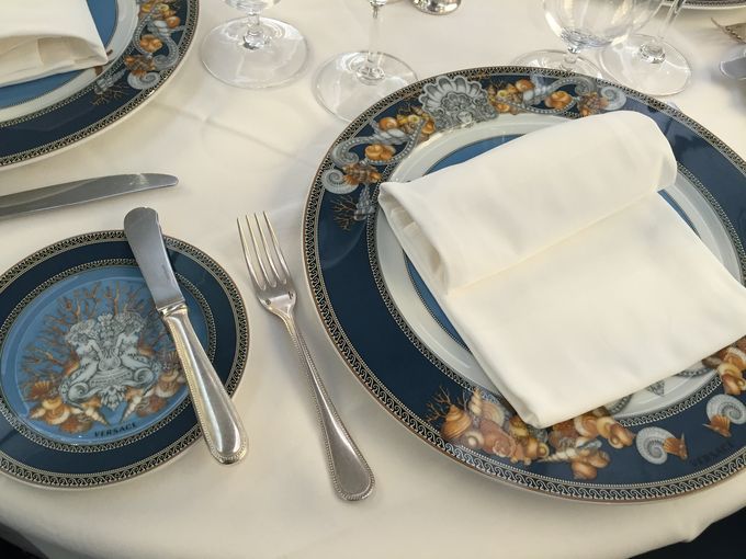 Un detalle del lujo que encontraremos a bordo del Restaurante Compass Rose a bordo del Seven Seas Navigator de Regent Seven Seas Cruises REGENT SEVEN SEAS CRUISES SEVEN SEAS NAVIGATOR REGENT CRUISES LUXURY CRUISES REGEN SEVEN SEAS CRUCEROS DE LUJO REGENT SEVEN SEAS NAVIGATOR CRUCEROS RSSC REGENT CRUISES CRUCEROS EN SUITE #crucerosdelujo #luxurycruises #crucerosexclusivos #regentsevenseas #regentcruises #rssc #crucerosregent #sevenseasnavigator #crucerosensuite #crucerospararicos #richpeoplecruises #millionairescruises